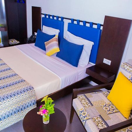Dunia Hotel Ouagadougou Loumbila Exterior foto